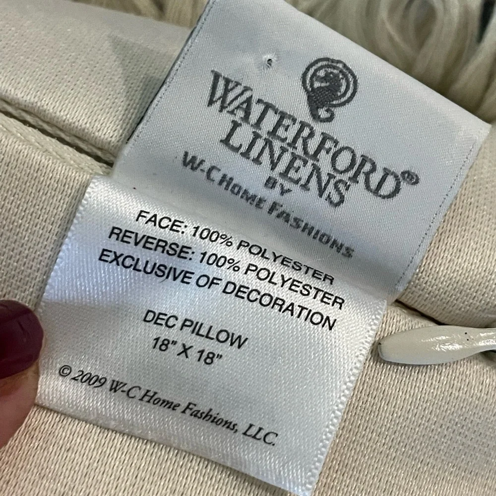 NEW WATERFORD LINENS ACCENT PILLOW 18x18 GOOSE FEATHER INSERT INCLUDED